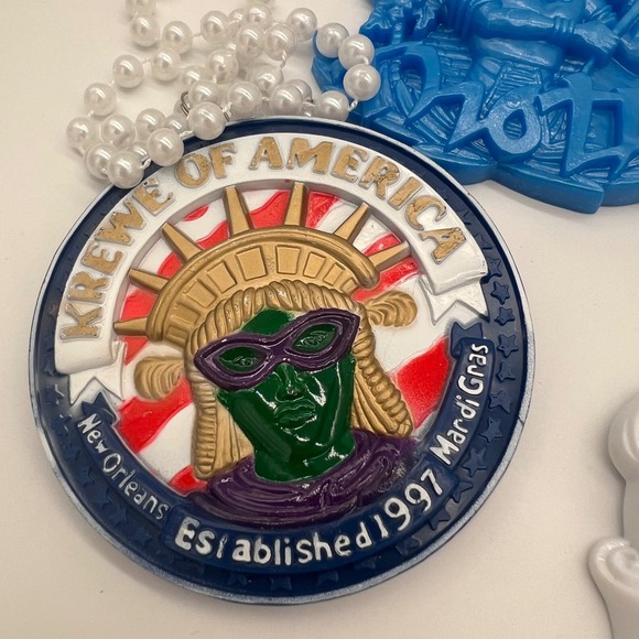 Lot of 29 Vintage Mardi Gras Beads Necklaces Endymion Tucks Zulu Jazz Centurions - Picture 12 of 15